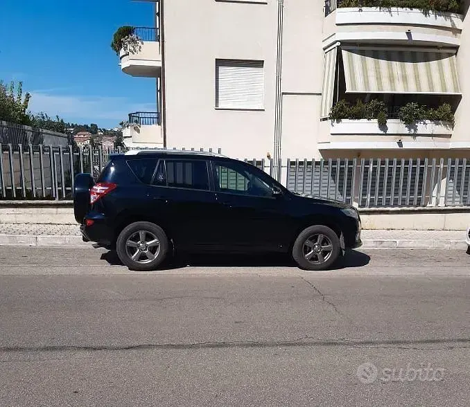 Usata Toyota RAV4 128 CV (94 kW) 2013 Nero SUV