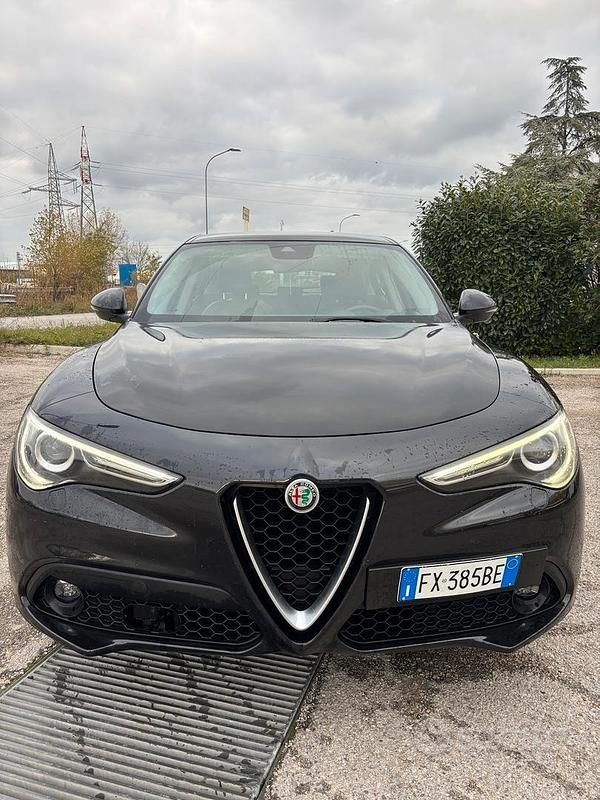 Usata Alfa Romeo Stelvio 180 CV (132 kW) 2017 Nero SUV