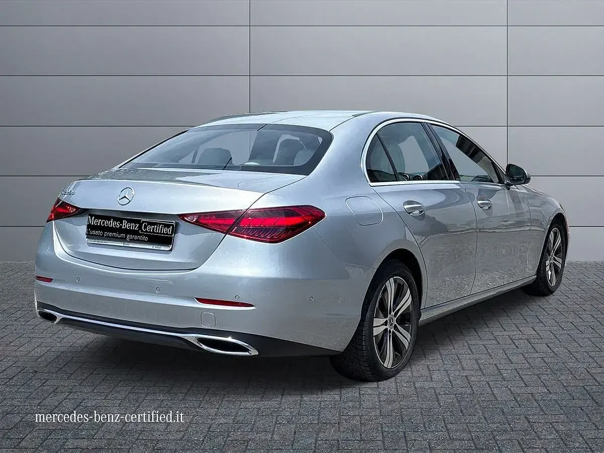 Usata Mercedes C220 200 CV (147 kW) 2021 Argento metallizzato Berlina