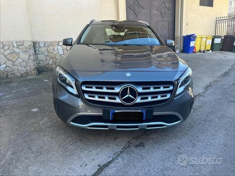 Usata Mercedes GLA180 Advanced Plus 108 CV (79 kW) 2017 Grigio SUV