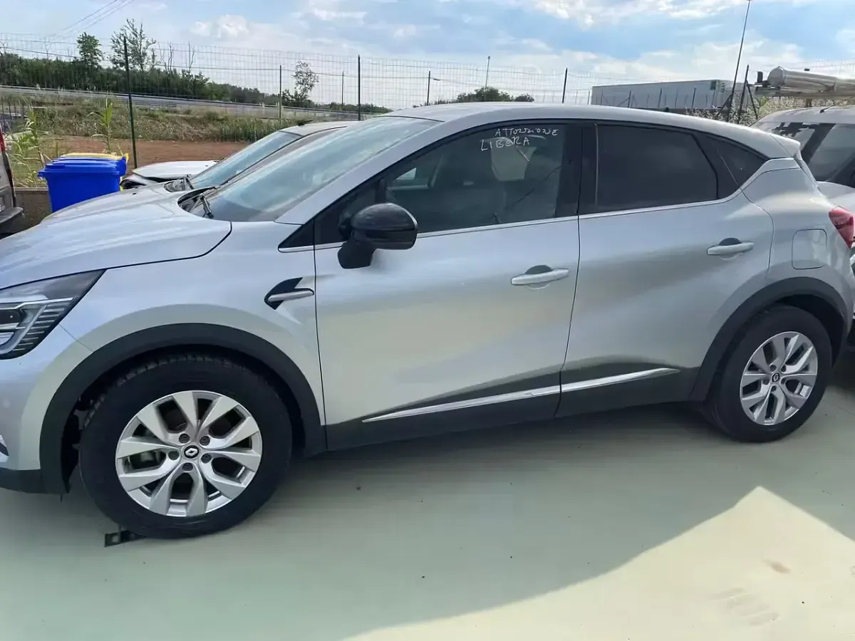 Usata Renault Captur Techno 93 CV (68 kW) 2022 Grigio SUV