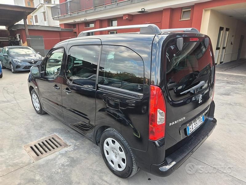 Usata Peugeot Partner Tepee Outdoor 120 CV (88 kW) 2011 Nero Monovolume