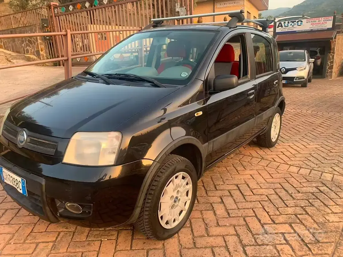 Usata Fiat Panda 4x4 Climbing 60 CV (44 kW) 2004 Nero Utilitaria