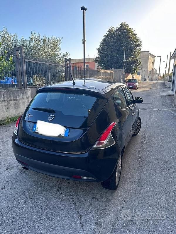 Usata Lancia Ypsilon Gold 69 CV (50 kW) 2015 Nero Utilitaria