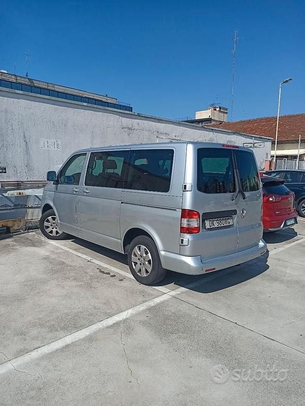 Usata VW Caravelle 102 CV (75 kW) 2008 Grigio Monovolume