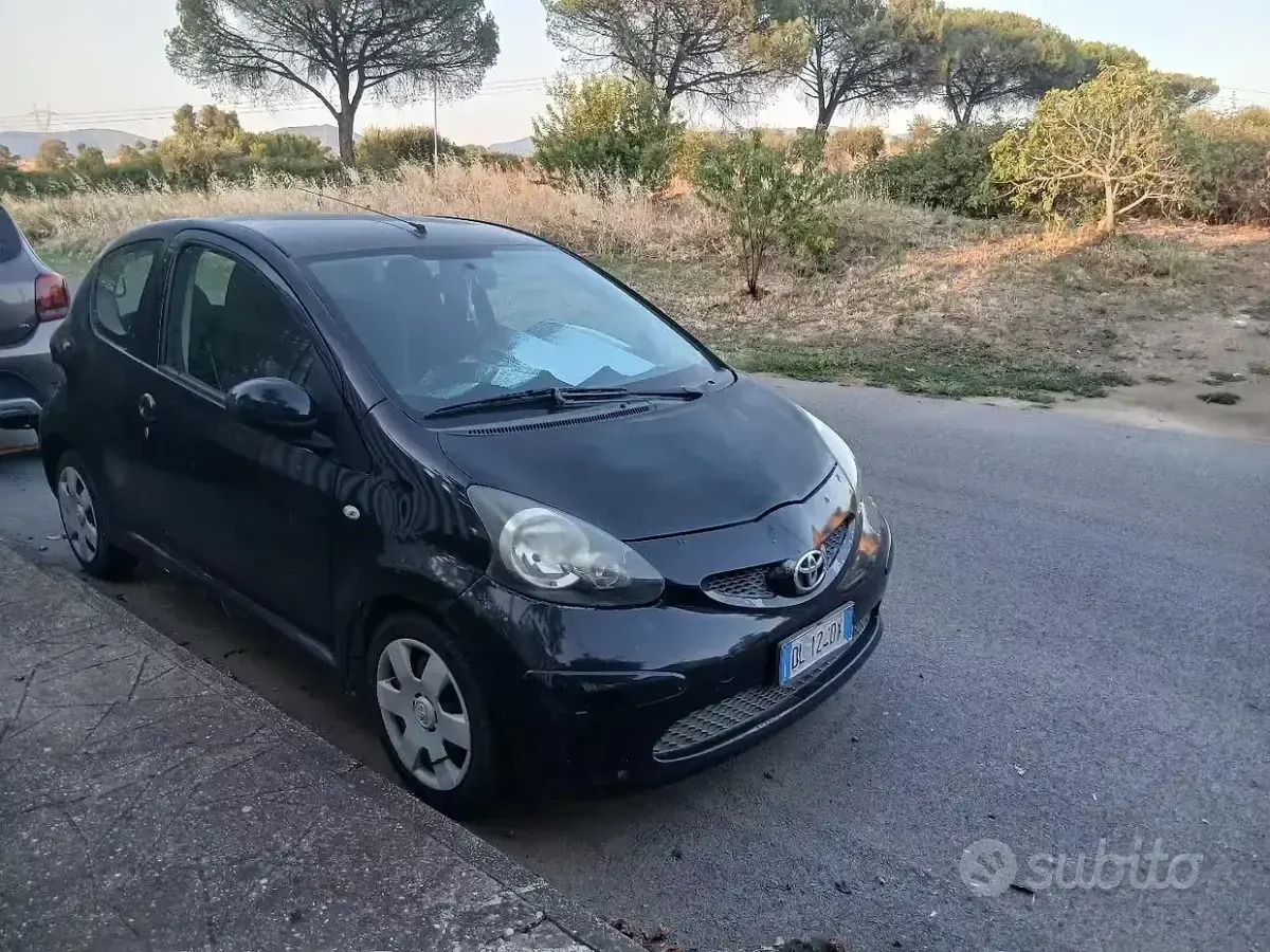 Usata Toyota Aygo 68 CV (50 kW) 2007 Nero Utilitaria