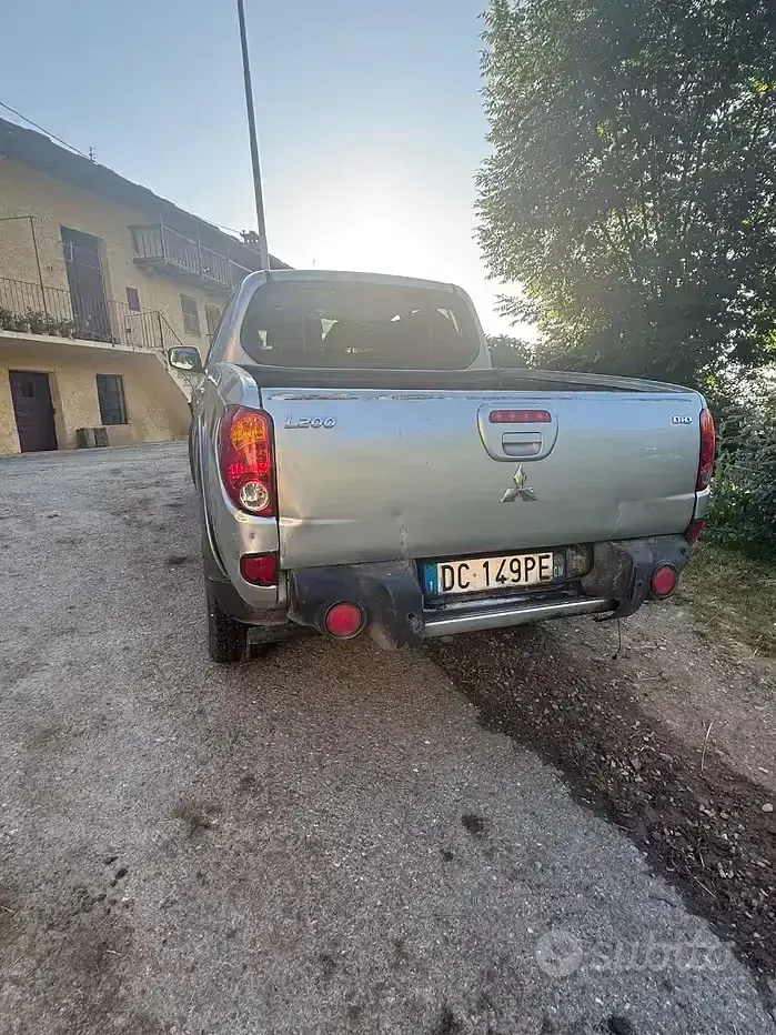 Usata Mitsubishi L200 136 CV (100 kW) 2006 Bluazzurro Pick-up