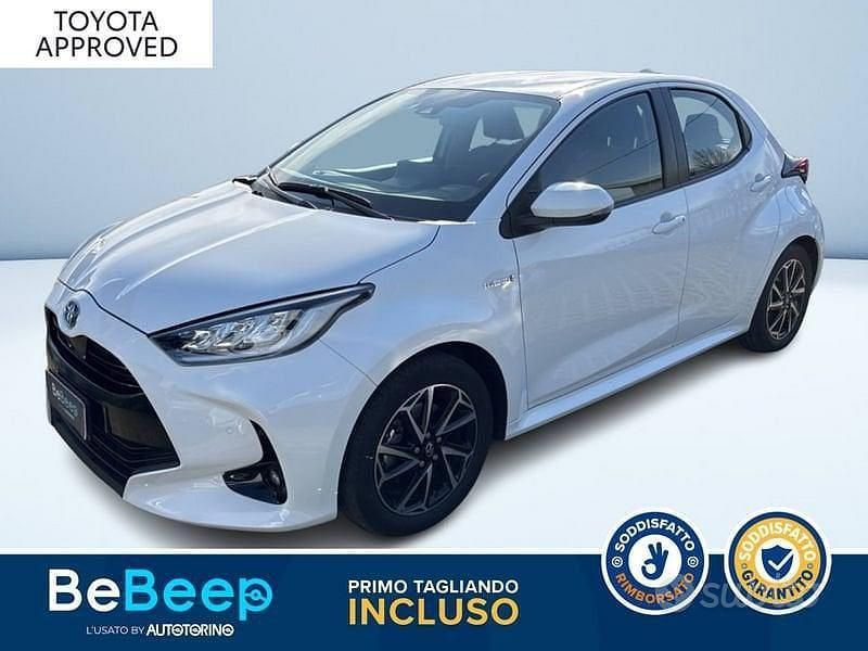 Bianco Usata 2021 Toyota Yaris Hybrid Trend Tre volumi | 18.100 € (Buon prezzo) - Immagine 1/2