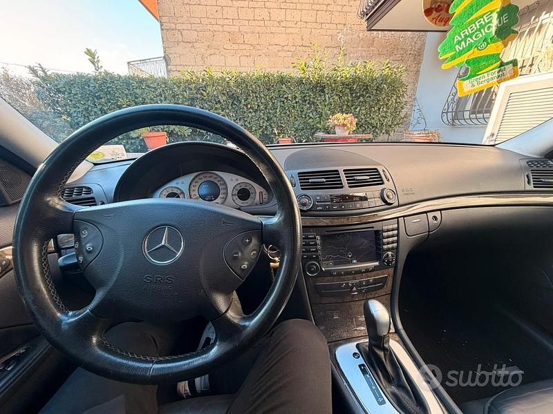 Usata Mercedes E320 224 CV (164 kW) 2004 Grigio Berlina