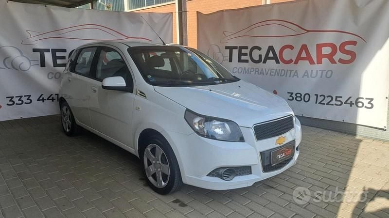 Bianco Usata 2012 Chevrolet Aveo LS Tre volumi | 3999 € (Buon prezzo) - Immagine 1/4