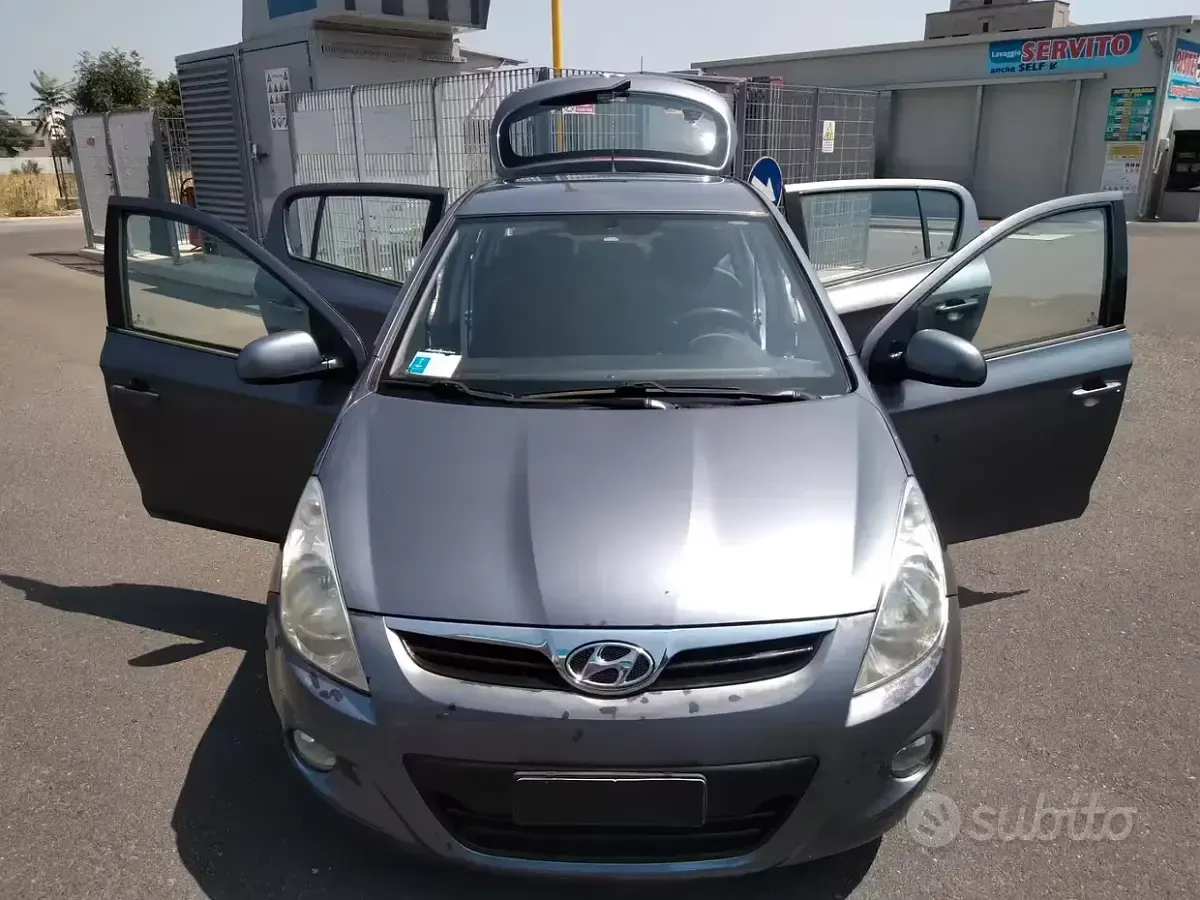 Usata Hyundai i20 Comfort 78 CV (57 kW) 2009 Grigio Utilitaria