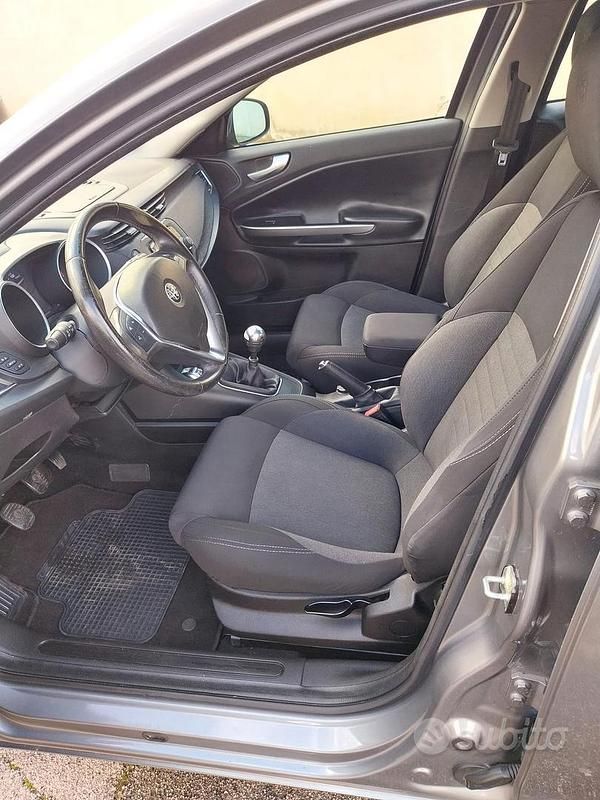 Usata Alfa Romeo Giulietta 120 CV (88 kW) 2016 Grigio Utilitaria