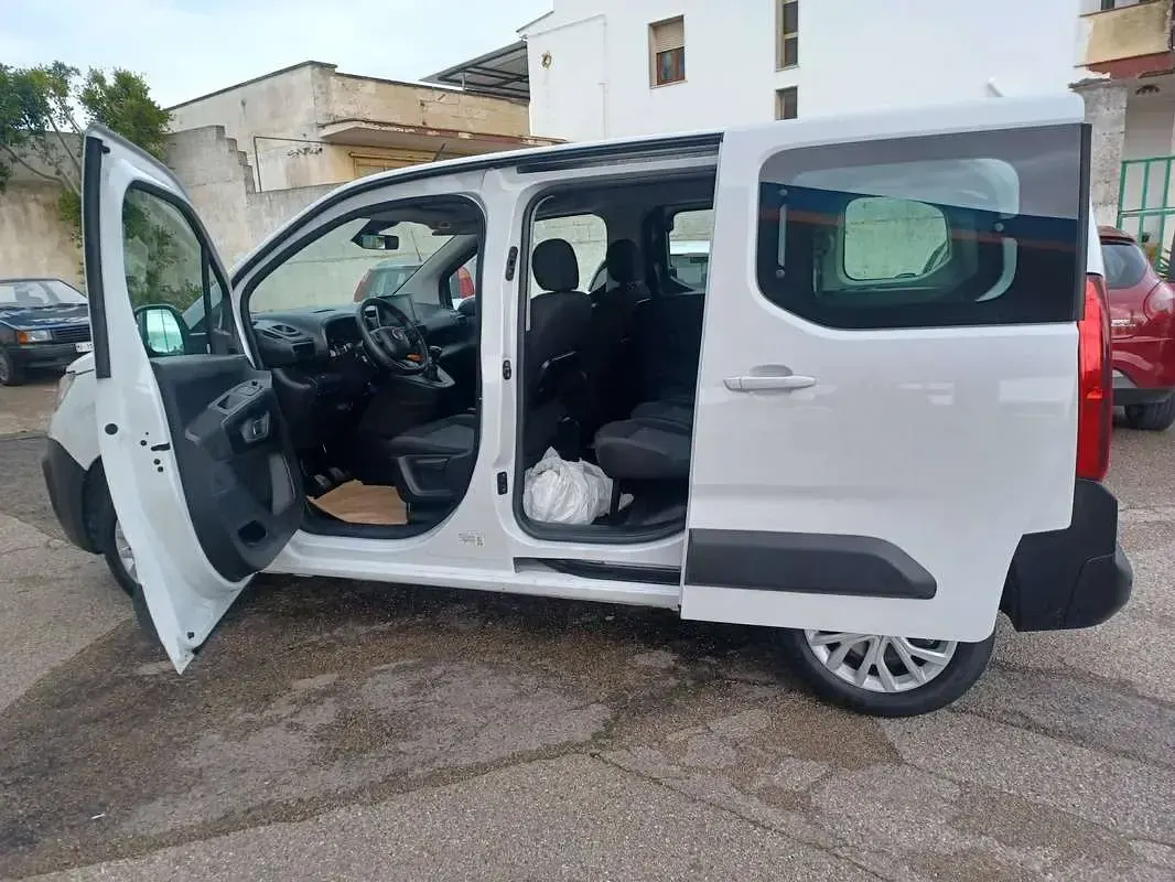 Usata Fiat Doblò 131 CV (96 kW) 2023 Bianco Monovolume