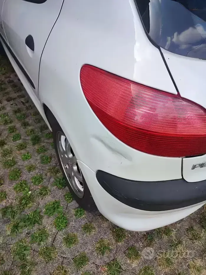 Usata Peugeot 206 68 CV (50 kW) 2002 Bianco