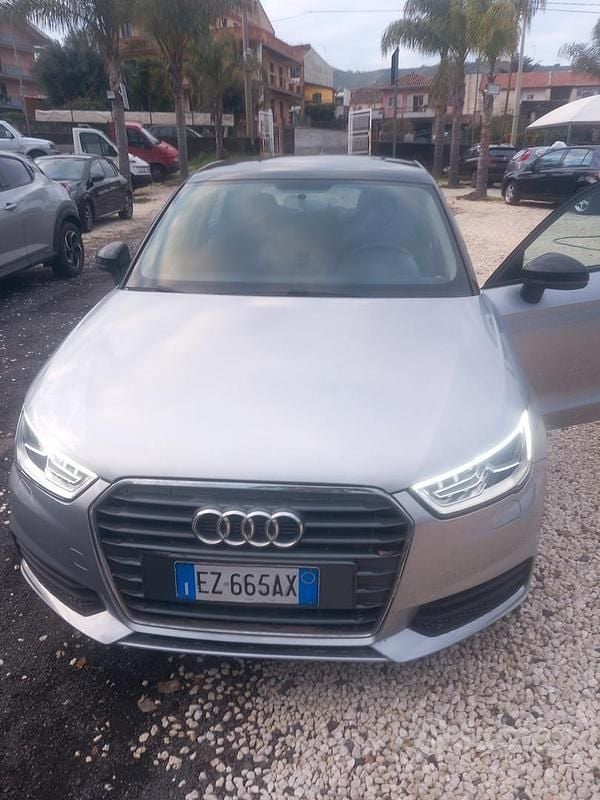 Grigio Usata 2015 Audi A1 Sport Berlina | 9800 € (Super prezzo) - Immagine 1/4
