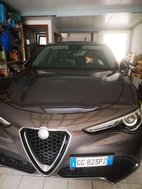 Usata Alfa Romeo Stelvio Business 160 CV (117 kW) 2021 Grigio SUV