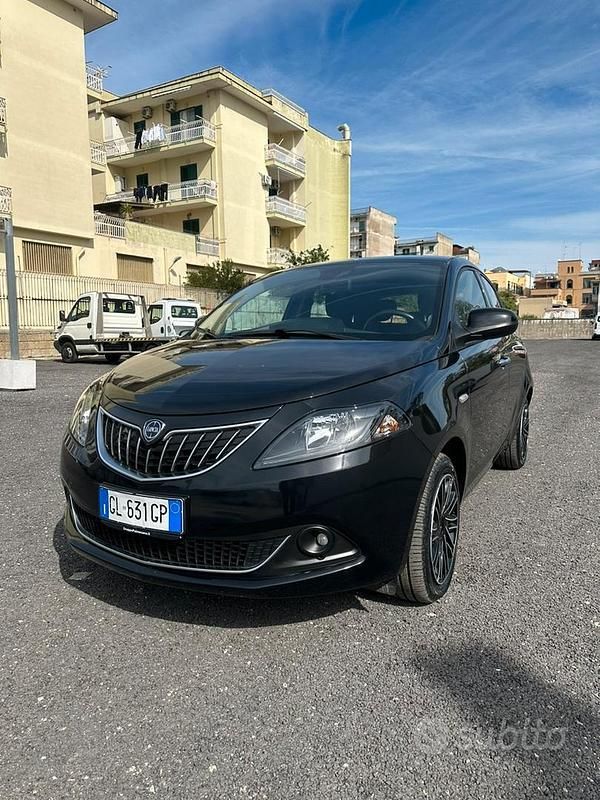 Usata Lancia Ypsilon Gold 69 CV (50 kW) 2022 Nero Utilitaria