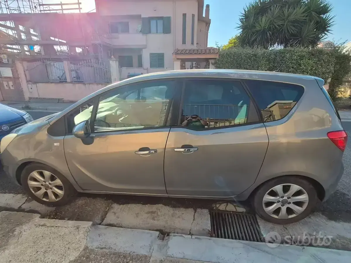 Usata Opel Meriva 75 CV (55 kW) 2012 Marrone Monovolume