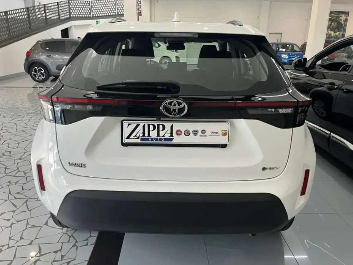 Usata Toyota Yaris Cross Active 92 CV (67 kW) 2025 Bianco SUV
