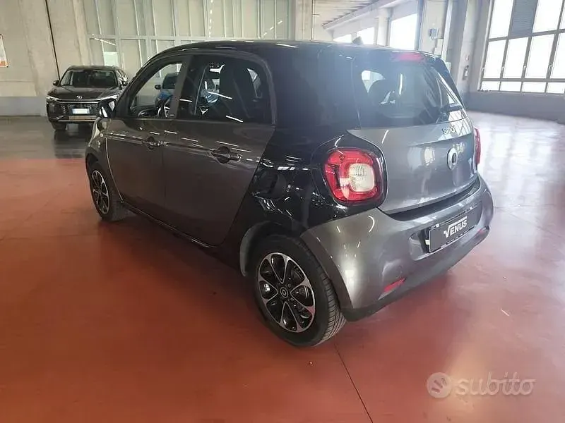 Usata Smart ForFour Passion 71 CV (52 kW) 2016 Grigio Utilitaria
