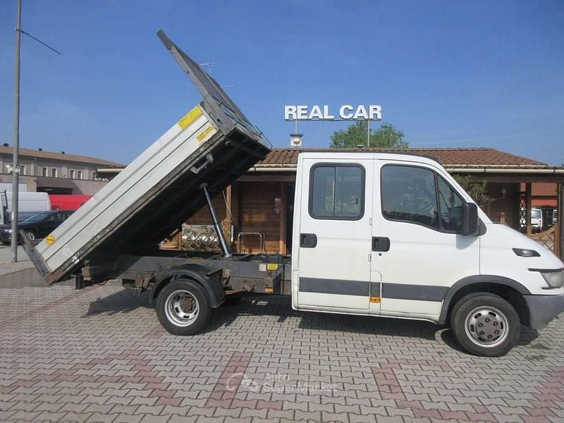 Usata Iveco 35.12 116 CV (85 kW) 2006 Bianco Furgone