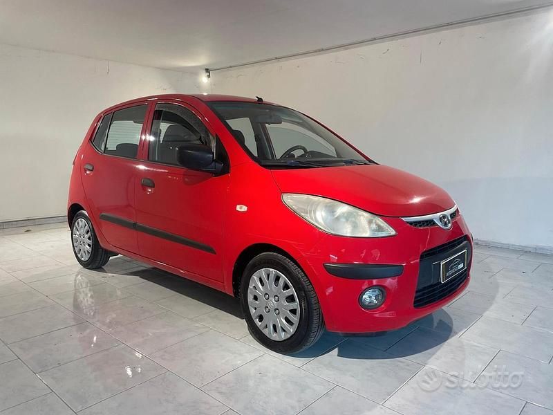 Rosso Usata 2010 Hyundai i10 Due volumi | 5500 € (Molto cara) - Immagine 1/4