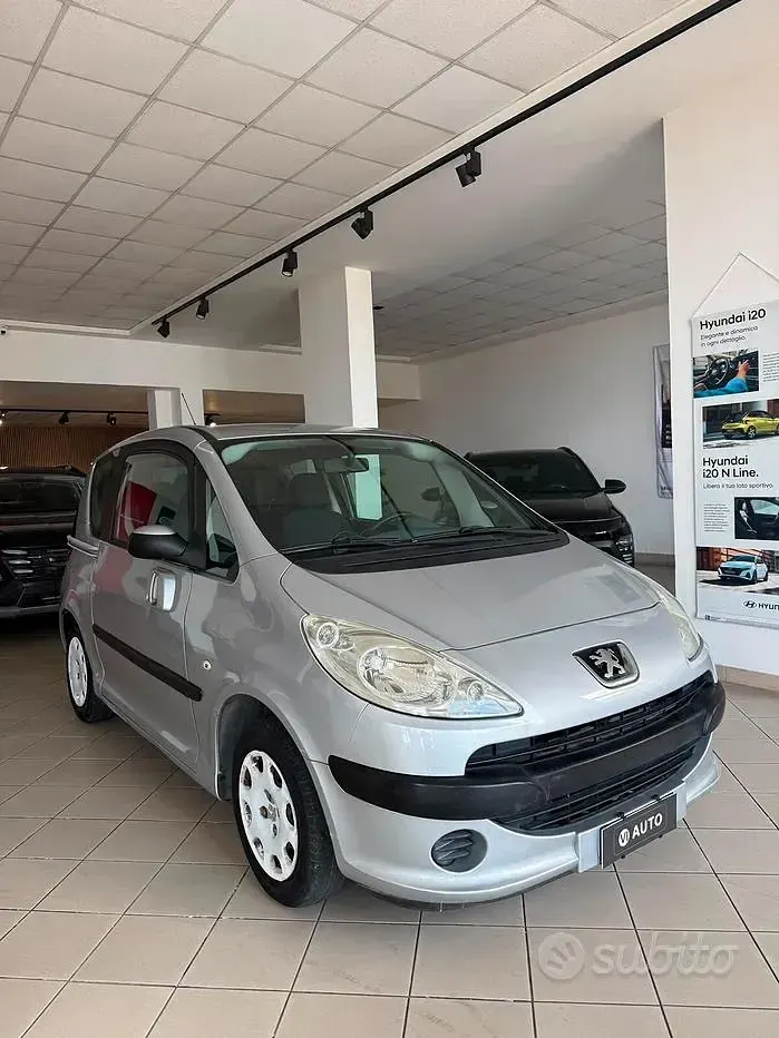 Usata Peugeot 1007 73 CV (53 kW) 2005 Grigio Monovolume