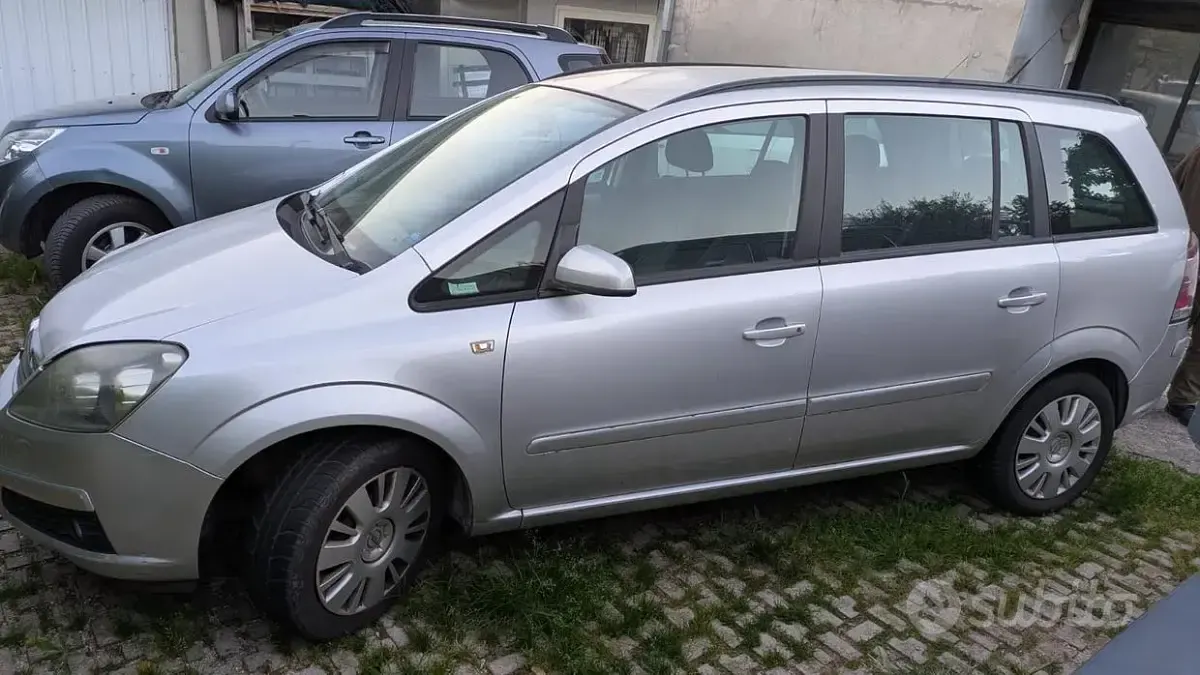 Usata Opel Zafira 2007 Grigio Monovolume