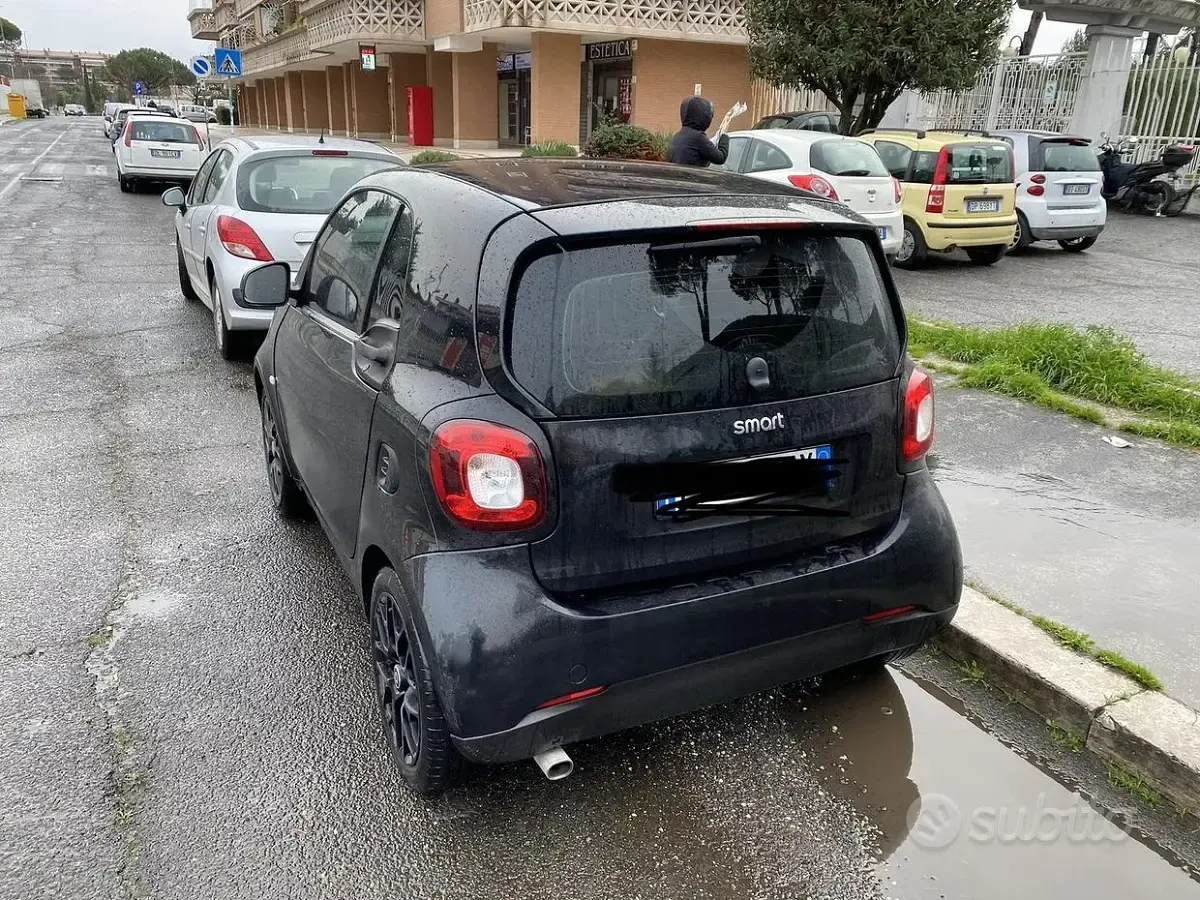 Begagnad Smart ForFour 71 HK (52 kW) 2015 Svart Halvkombi
