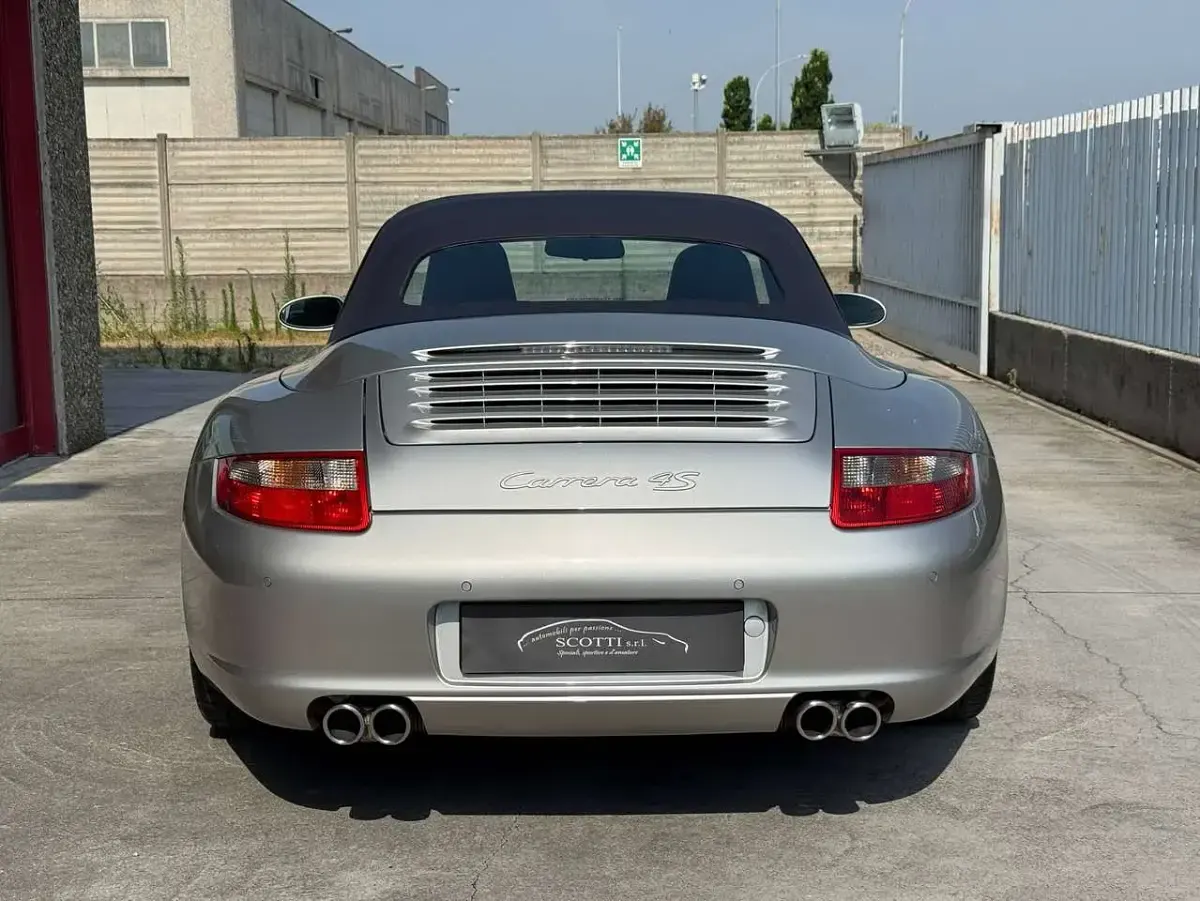 Usata Porsche 911 Carrera 4S Cabriolet 355 CV (261 kW) 2005 Argento met. Cabrio