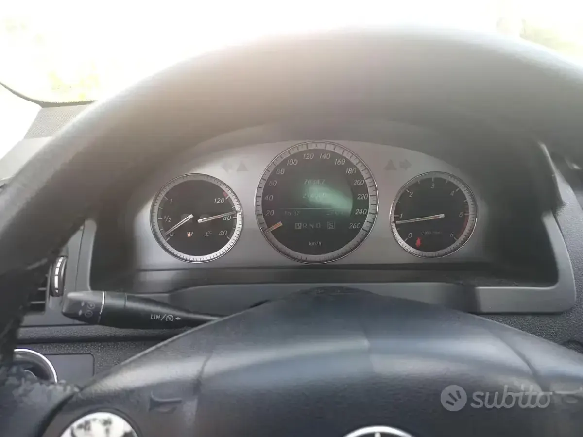 Usata Mercedes C220 170 CV (125 kW) 2007 Grigio Berlina