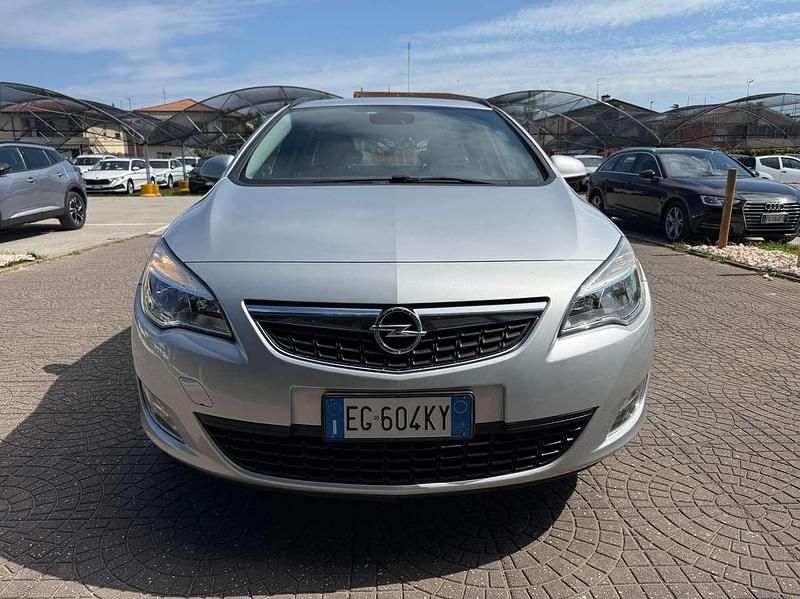 Usata Opel Astra 110 CV (80 kW) 2011 Argento Station wagon