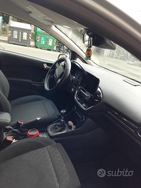 Second-hand Ford Fiesta 100 CP (73 kW) 2018 Gri Hatchback