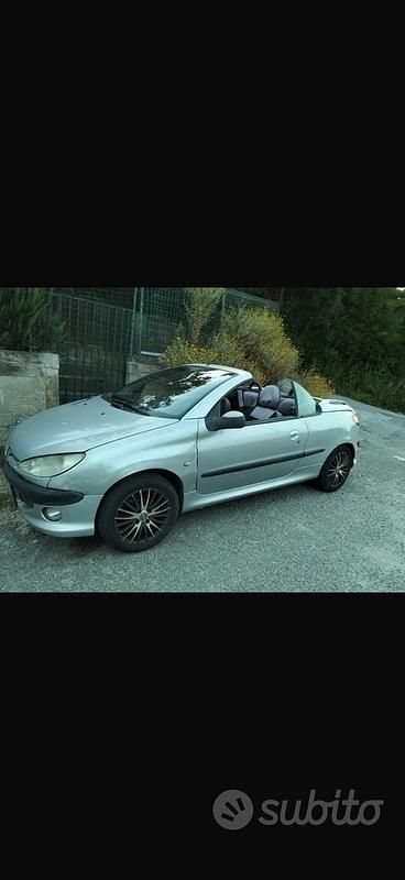 Usata Peugeot 206 CC 109 CV (80 kW) 2003 Grigio Cabrio