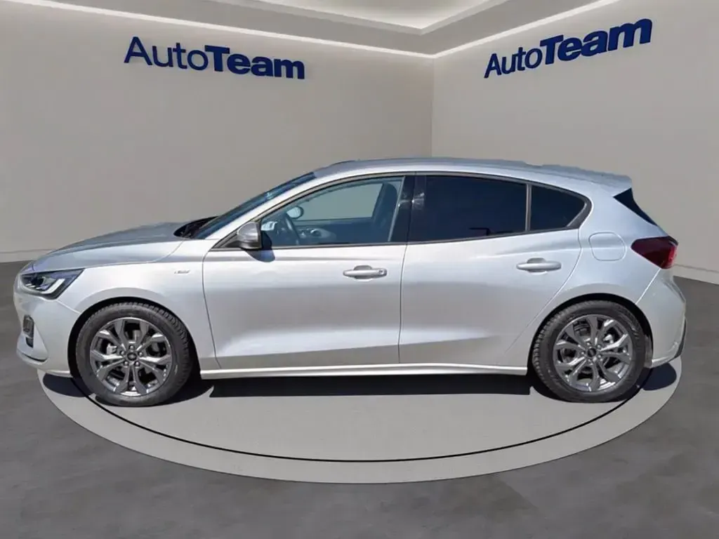 Usata Ford Focus ST-Line 155 CV (114 kW) 2025 Grigio moondust (metallizzato) Berlina