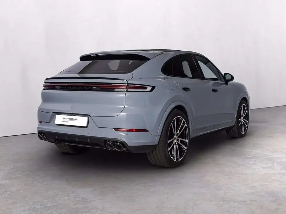 Usata Porsche Cayenne 354 CV (260 kW) 2026 Grigio artico SUV