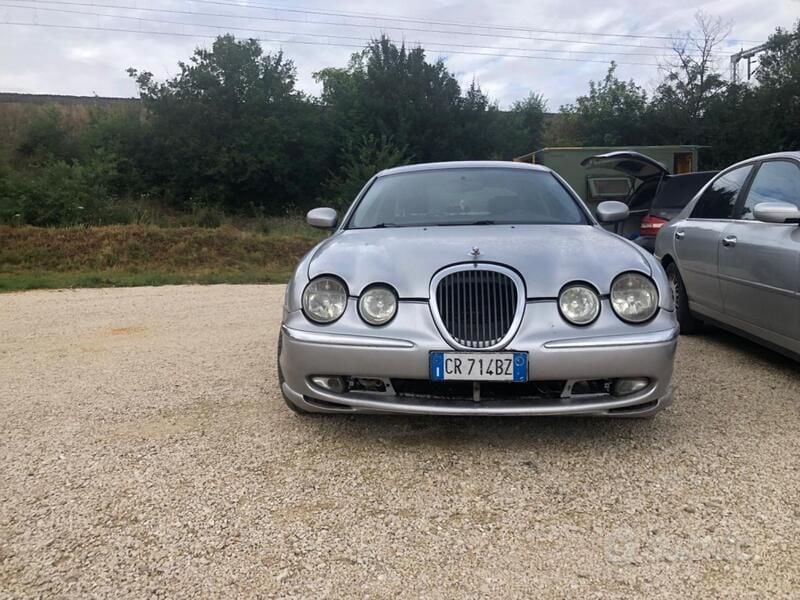 Usata Jaguar S-Type R 395 CV (290 kW) 2004 Argento Berlina