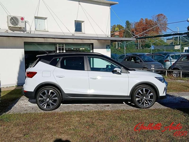 Nuova Seat Arona Black Edition 95 CV (69 kW) 2025 Bianco SUV