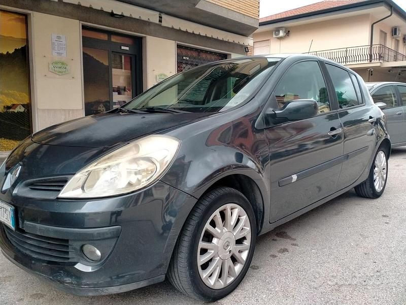 Usata Renault Clio II LE 86 CV (63 kW) 2007 Grigio Berlina