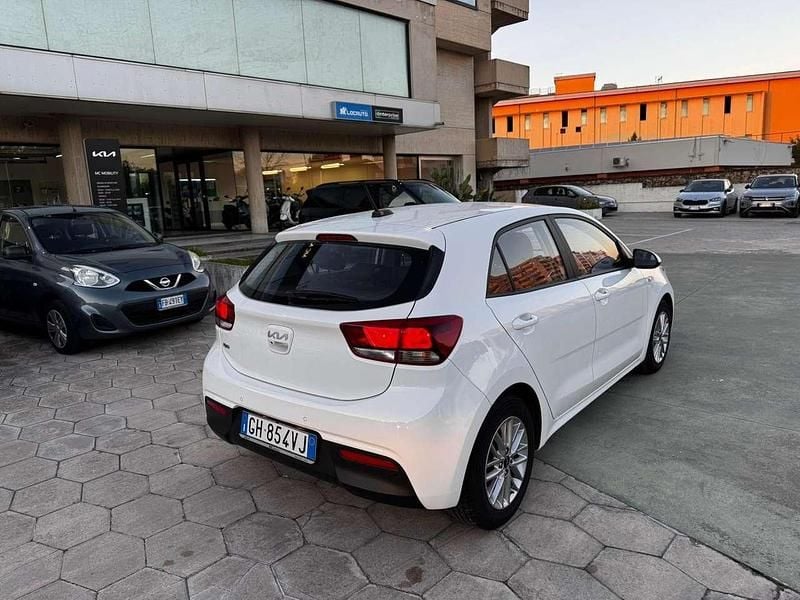 Usata Kia Rio Style 82 CV (60 kW) 2022 Bianco Berlina
