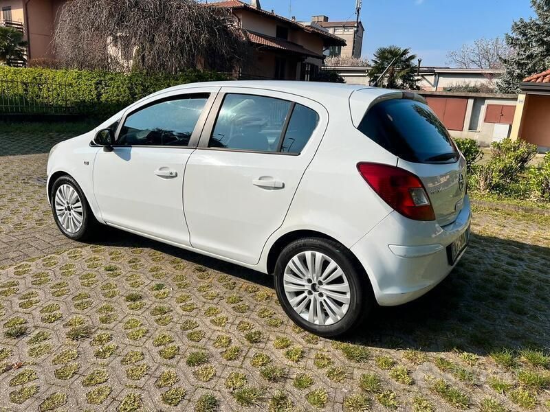Usata Opel Corsa 86 CV (63 kW) 2011 Bianco Utilitaria