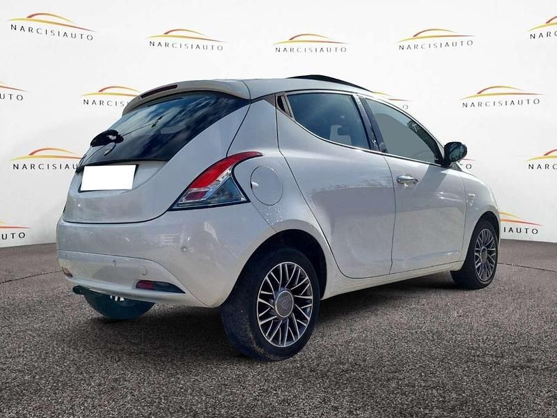 Usata Lancia Ypsilon S 95 CV (69 kW) 2016 Bianco Utilitaria