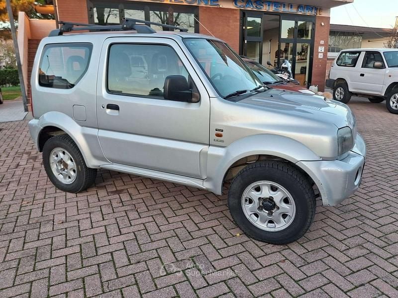 Usata Suzuki Jimny 65 CV (47 kW) 2005 Argento SUV