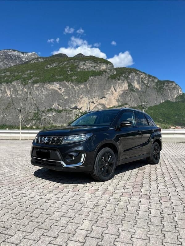 Nero Usata 2021 Suzuki Vitara SUV | 17.500 € (Buon prezzo) - Immagine 1/4