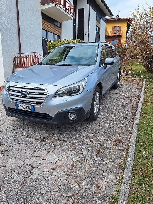 Usata Subaru Outback Style 150 CV (110 kW) 2017 Grigio Station wagon