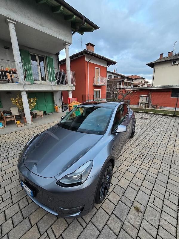 Usata Tesla Model Y Performance 392 kW (534 CV) 2023 Grigio SUV