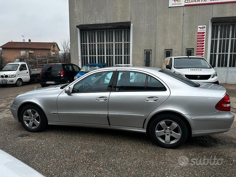 Usata Mercedes E280 Avantgarde 190 CV (139 kW) 2006 Grigio Berlina
