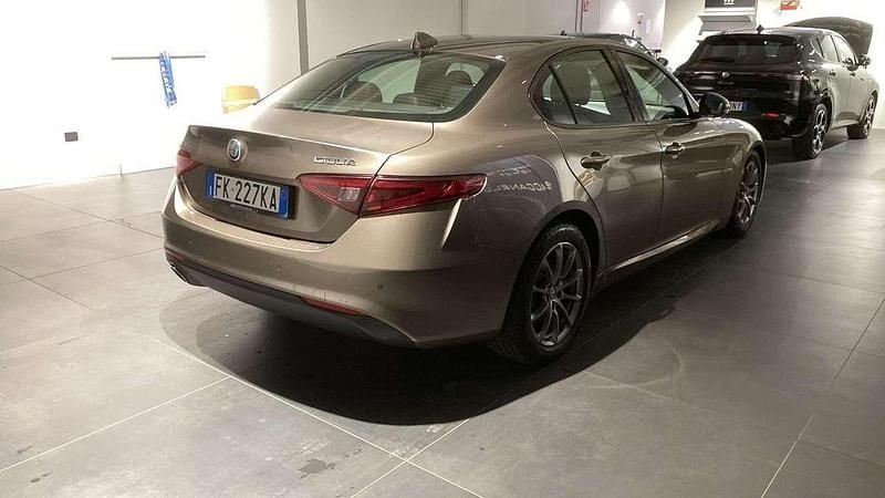 Usata Alfa Romeo Giulia Super 150 CV (110 kW) 2017 Grigio Berlina