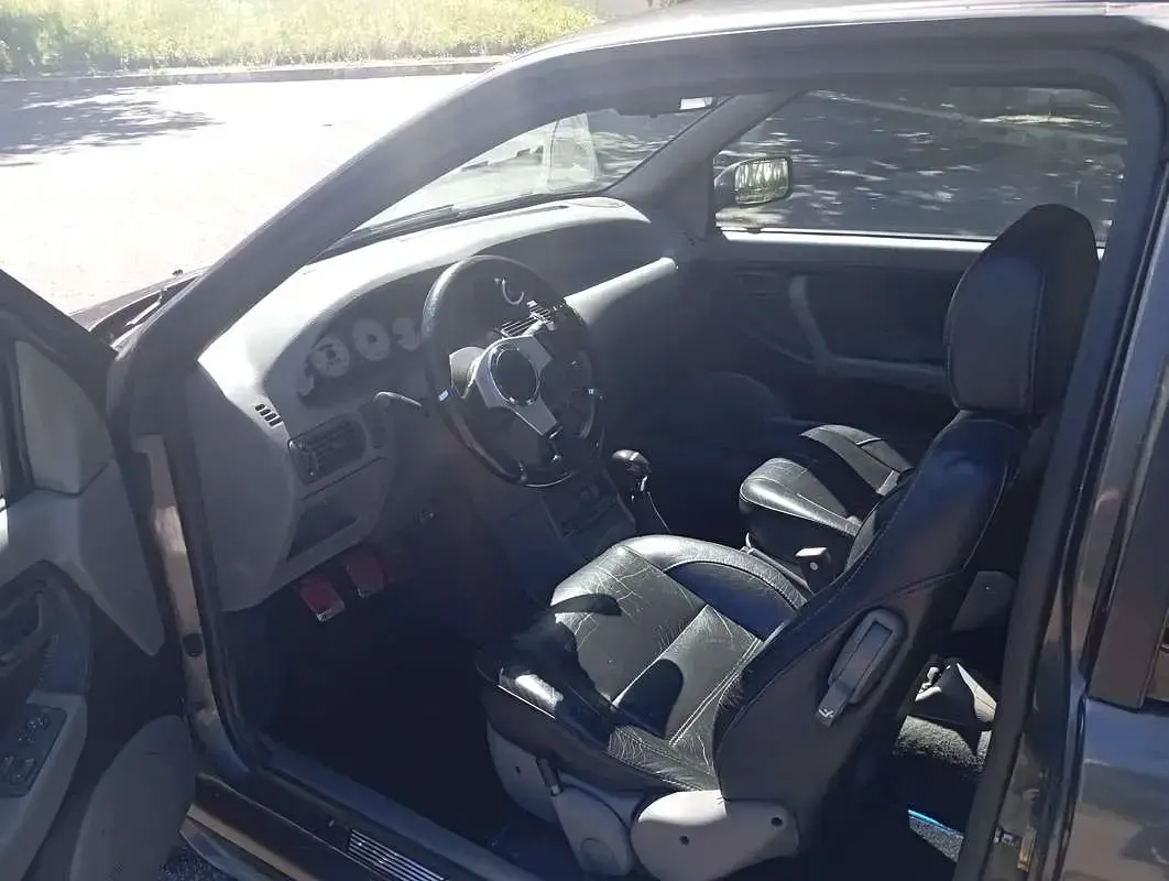 Usata Fiat Punto 133 CV (97 kW) 1994 Grigio Berlina