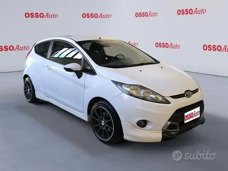 Usata Ford Fiesta 82 CV (60 kW) 2009 Bianco Berlina